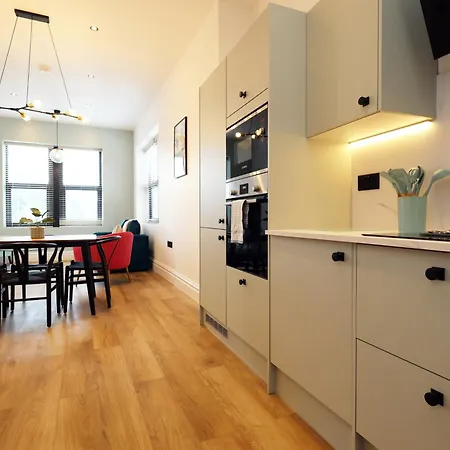 No 6 Grosvenor - 10min Walk From Cabot Circus *